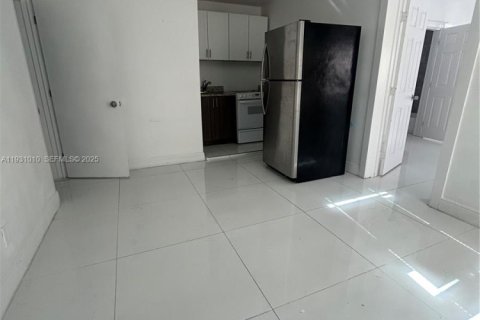 Снять в аренду виллу или дом в Майами, Флорида 2 спальни, № 2034418 - фото 8