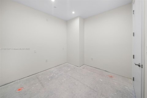 Condo in Coral Gables, Florida, 5 bedrooms  № 1788451 - photo 25