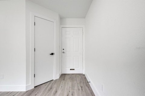 Condo in Orlando, Florida, 2 bedrooms № 2224340 - photo 4