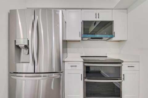 Condo in Orlando, Florida, 2 bedrooms № 2224340 - photo 13