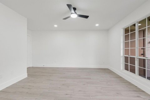 Condo in Orlando, Florida, 2 bedrooms № 2224340 - photo 7