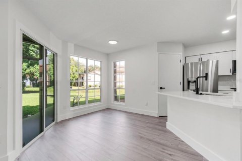 Condo in Orlando, Florida, 2 bedrooms № 2224340 - photo 8