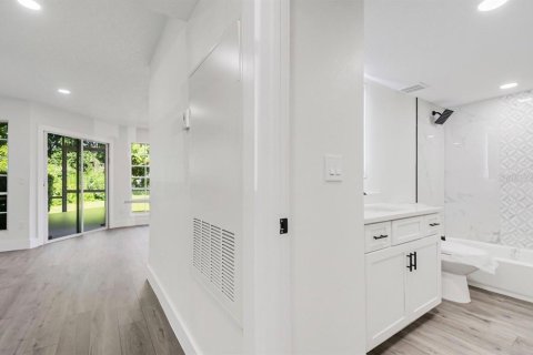 Condo in Orlando, Florida, 2 bedrooms № 2224340 - photo 17