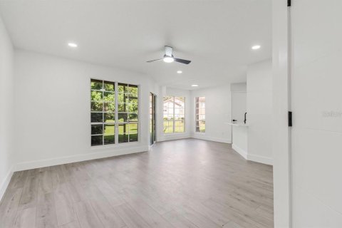 Condo in Orlando, Florida, 2 bedrooms № 2224340 - photo 6