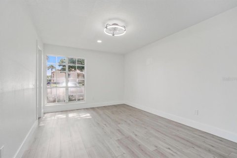 Condo in Orlando, Florida, 2 bedrooms № 2224340 - photo 22