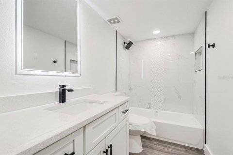Condo in Orlando, Florida, 2 bedrooms № 2224340 - photo 18