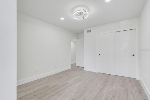 Condo in Orlando, Florida, 2 bedrooms № 2224340 - photo 21
