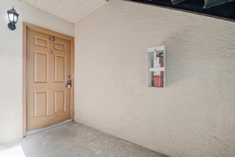 Condo in Orlando, Florida, 2 bedrooms № 2224340 - photo 3