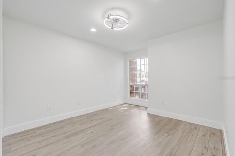 Condo in Orlando, Florida, 2 bedrooms № 2224340 - photo 20