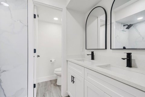 Condo in Orlando, Florida, 2 bedrooms № 2224340 - photo 25