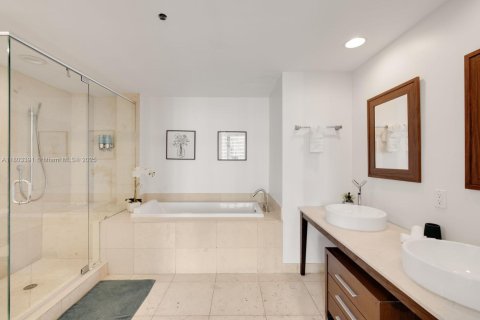 Condominio en venta en Miami, Florida, 2 dormitorios, 119.47 m2 № 1981495 - foto 11