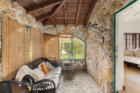 Condo in Coral Gables, Florida, 1 bedroom  № 1794476 - photo 1