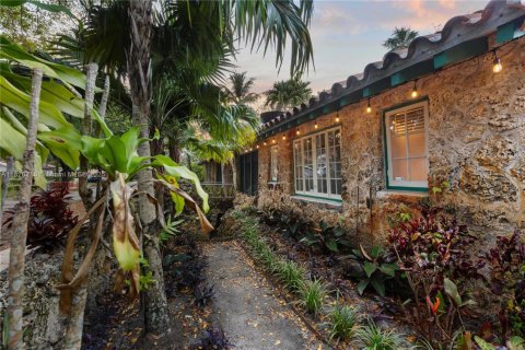 Condo in Coral Gables, Florida, 1 bedroom  № 1794476 - photo 28