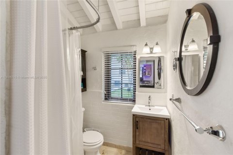 Condo in Coral Gables, Florida, 1 bedroom  № 1794476 - photo 2