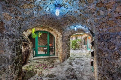 Condo in Coral Gables, Florida, 1 bedroom  № 1794476 - photo 27