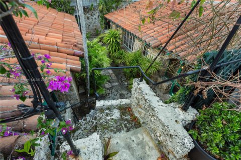 Condo in Coral Gables, Florida, 1 bedroom  № 1794476 - photo 25