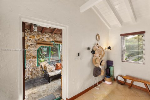 Condo in Coral Gables, Florida, 1 bedroom  № 1794476 - photo 9