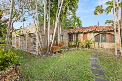 Condo in Coral Gables, Florida, 1 bedroom  № 1794476 - photo 16