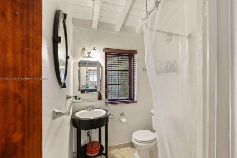 Condo in Coral Gables, Florida, 1 bedroom  № 1794476 - photo 11