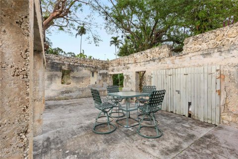 Condo in Coral Gables, Florida, 1 bedroom  № 1794476 - photo 17