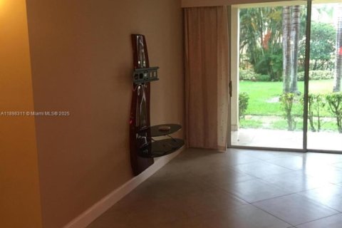 Снять в аренду кондоминиум в Уэст-Палм-Бич, Флорида 2 спальни, 99.59м2, № 1949471 - фото 5