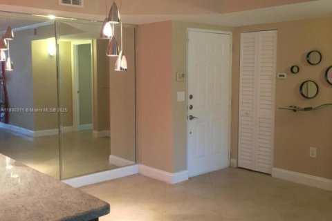 Снять в аренду кондоминиум в Уэст-Палм-Бич, Флорида 2 спальни, 99.59м2, № 1949471 - фото 7