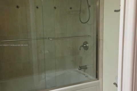 Снять в аренду кондоминиум в Уэст-Палм-Бич, Флорида 2 спальни, 99.59м2, № 1949471 - фото 9