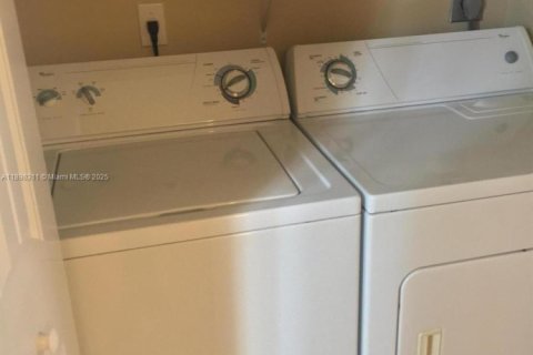 Снять в аренду кондоминиум в Уэст-Палм-Бич, Флорида 2 спальни, 99.59м2, № 1949471 - фото 8