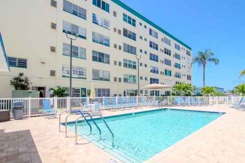 Condo in Gulfport, Florida, 1 bedroom  № 1612588 - photo 24