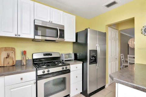 Condo in Gulfport, Florida, 1 bedroom  № 1612588 - photo 5