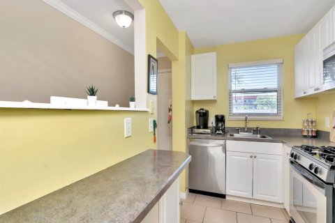Condo in Gulfport, Florida, 1 bedroom  № 1612588 - photo 6