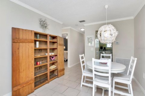 Condo in Gulfport, Florida, 1 bedroom  № 1612588 - photo 9