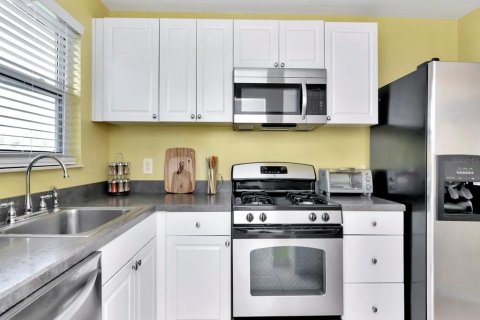 Condo in Gulfport, Florida, 1 bedroom  № 1612588 - photo 4