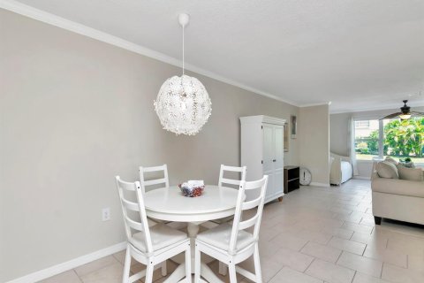 Condo in Gulfport, Florida, 1 bedroom  № 1612588 - photo 8