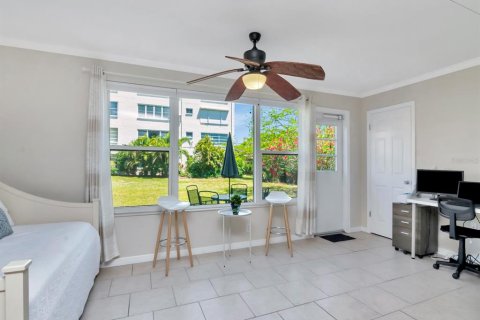 Condo in Gulfport, Florida, 1 bedroom  № 1612588 - photo 13