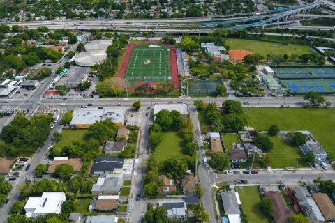 Commercial property in Miami, Florida № 2086111 - photo 10