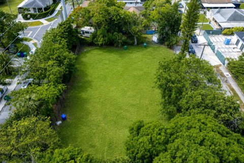 Commercial property in Miami, Florida № 2086111 - photo 4
