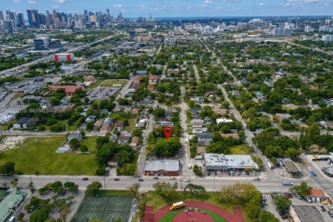 Commercial property in Miami, Florida № 2086111 - photo 3