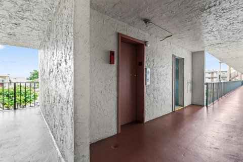 Купить кондоминиум в Палм Спрингс, Флорида 4 комнаты, 83.61м2, № 2083093 - фото 19