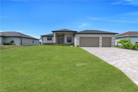 Casa en venta en Cape Coral, Florida, 3 dormitorios № 1890838 - foto 2