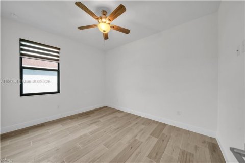 Casa en venta en Cape Coral, Florida, 3 dormitorios № 1890838 - foto 15