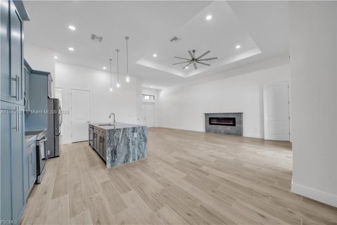 Casa en venta en Cape Coral, Florida, 3 dormitorios № 1890838 - foto 9