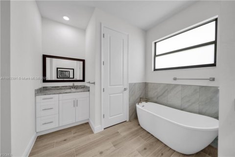 Casa en venta en Cape Coral, Florida, 3 dormitorios № 1890838 - foto 30
