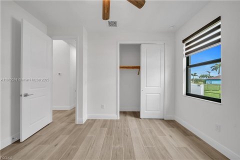 Casa en venta en Cape Coral, Florida, 3 dormitorios № 1890838 - foto 16