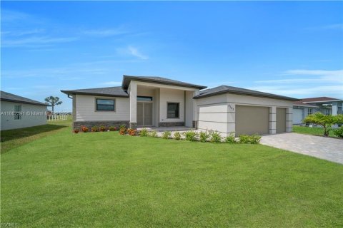 Casa en venta en Cape Coral, Florida, 3 dormitorios № 1890838 - foto 3