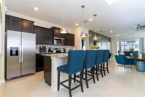 House in Davenport, Florida 6 bedrooms, 289.2 sq.m. № 1613235 - photo 4