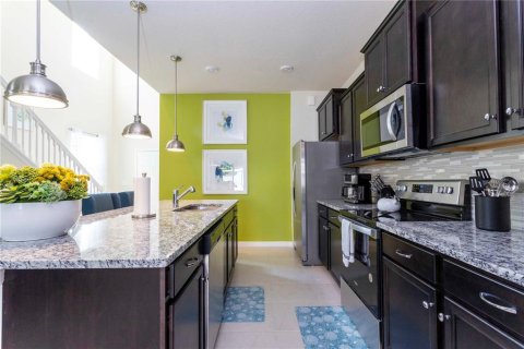 House in Davenport, Florida 6 bedrooms, 289.2 sq.m. № 1613235 - photo 5
