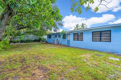 House in Miami Gardens, Florida 3 bedrooms, 154.5 sq.m. № 1874249 - photo 16