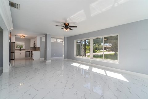 House in Punta Gorda, Florida 3 bedrooms, 157.47 sq.m. № 1910862 - photo 13
