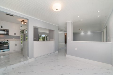 House in Punta Gorda, Florida 3 bedrooms, 157.47 sq.m. № 1910862 - photo 9